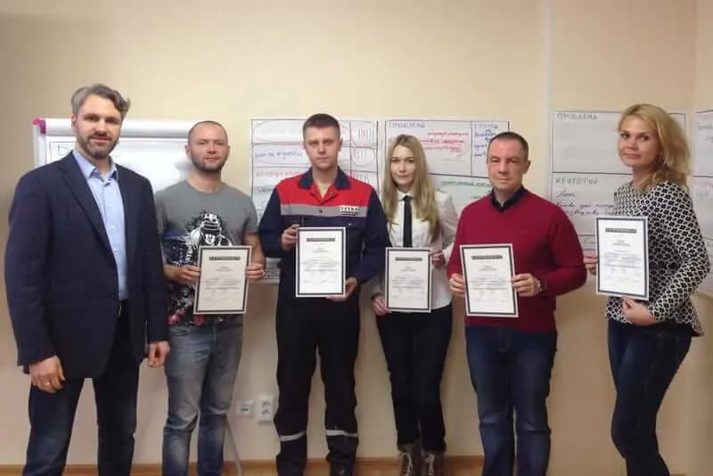 Денис Булгин отвечает на вопросы участников тренинга