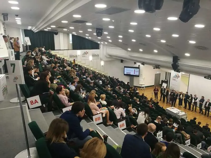 Групповая работа участников корпоративного тренинга