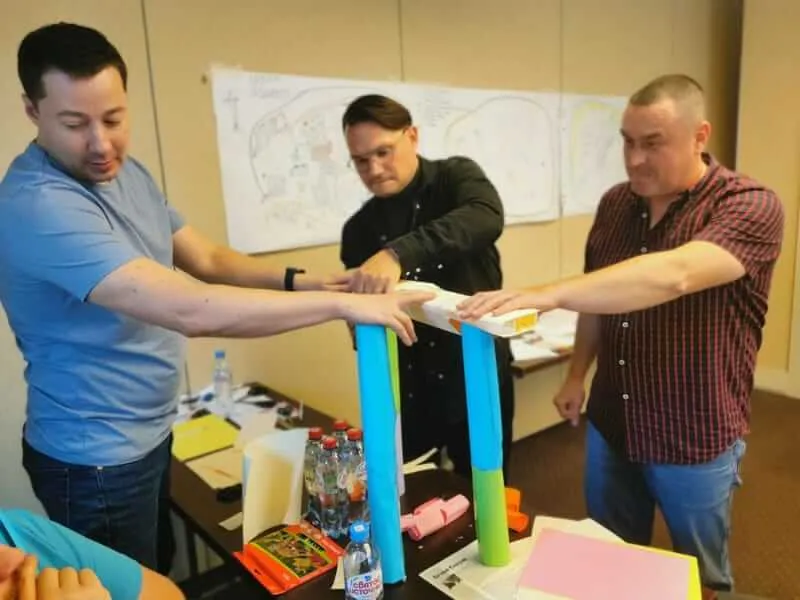 Работа с раздаточными материалами тренинга в аудитории